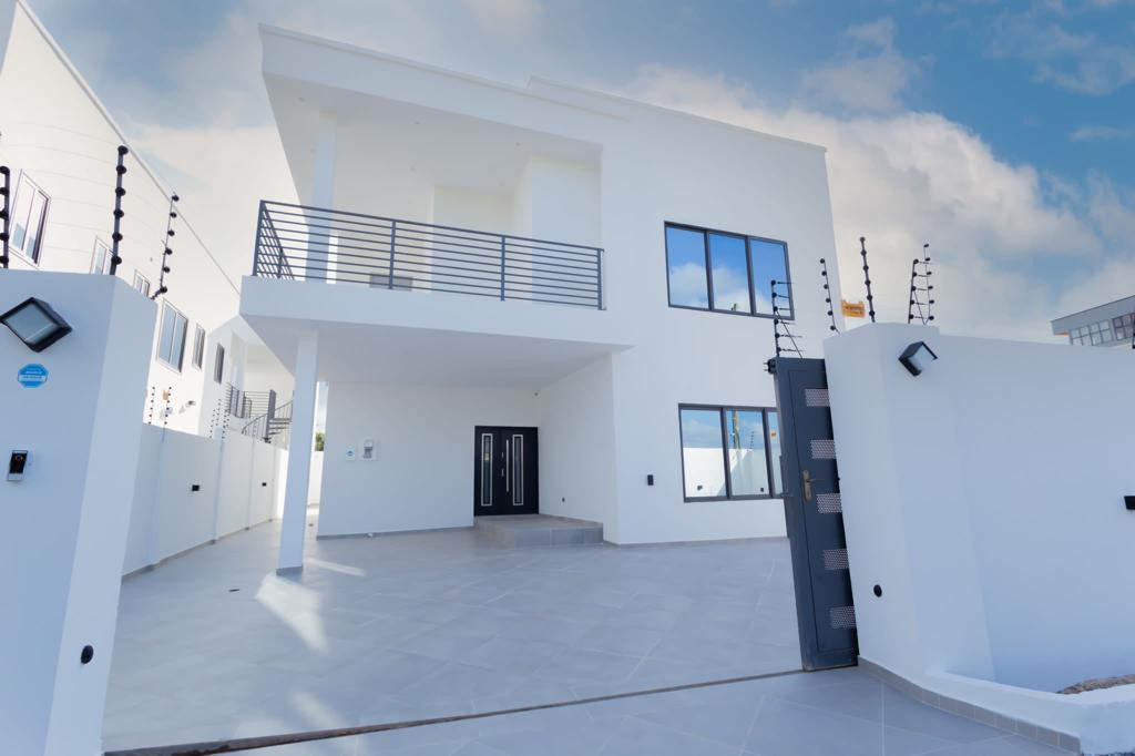 Luxury 4 Bedroom House 5.jpg
